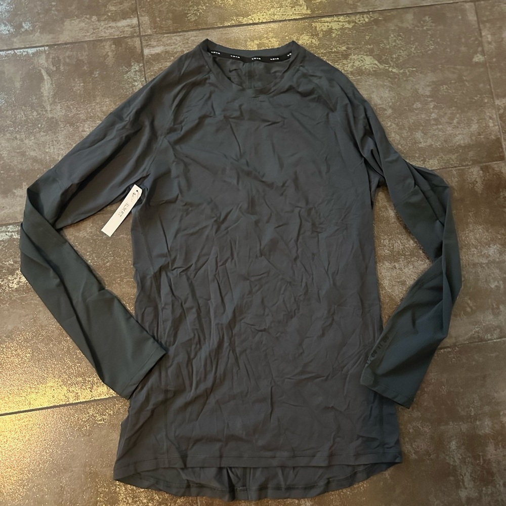 Dark grey men’s Nike Dry fit long sleeve athletic shirt size M